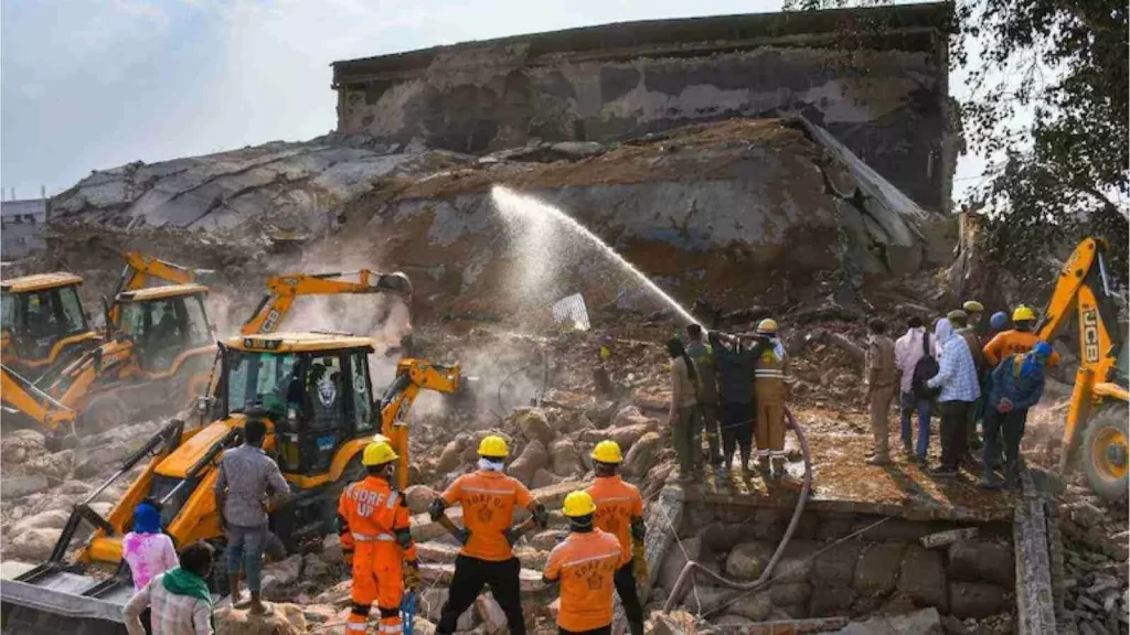 प्रयागराज कोल्ड स्टोरेज हादसा: अमोनिया ब्लास्ट से ढही इमारत, पूर्व मंत्री समेत 3 गिरफ्तार