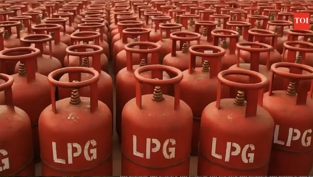 वेस्ट एशिया संकट के बीच एलपीजी पर सरकार की बड़ी तैयारी: उत्पादन 25% बढ़ा, घबराकर बुकिंग न करने की अपील